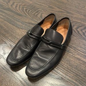 Gucci dress men’s shoes. Black. Sole looks worn but top of the shoe is great.
